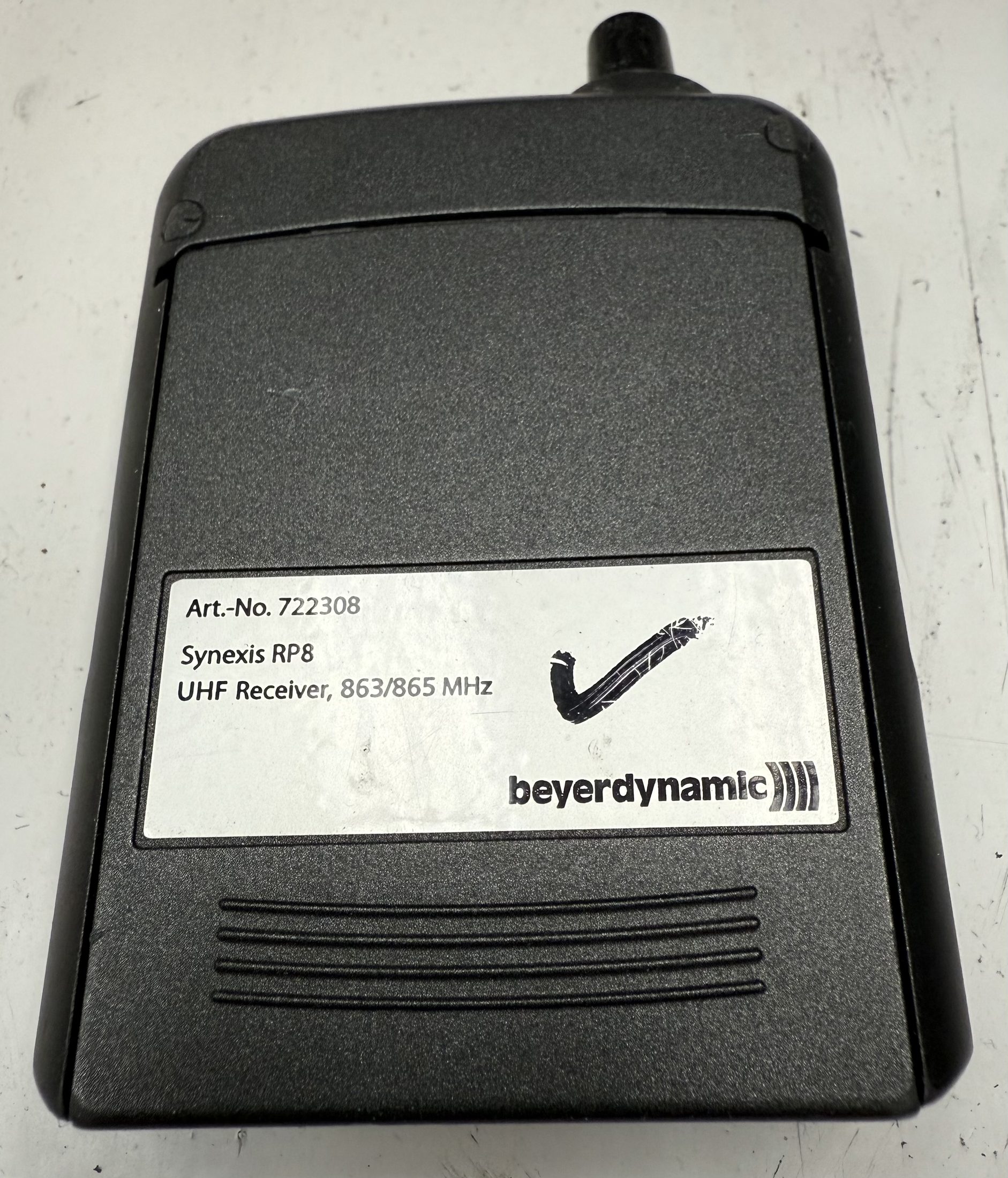 Beyerdynamic Synexis RP8 UHF beltpack receiver labelled 863 and 865 MHz