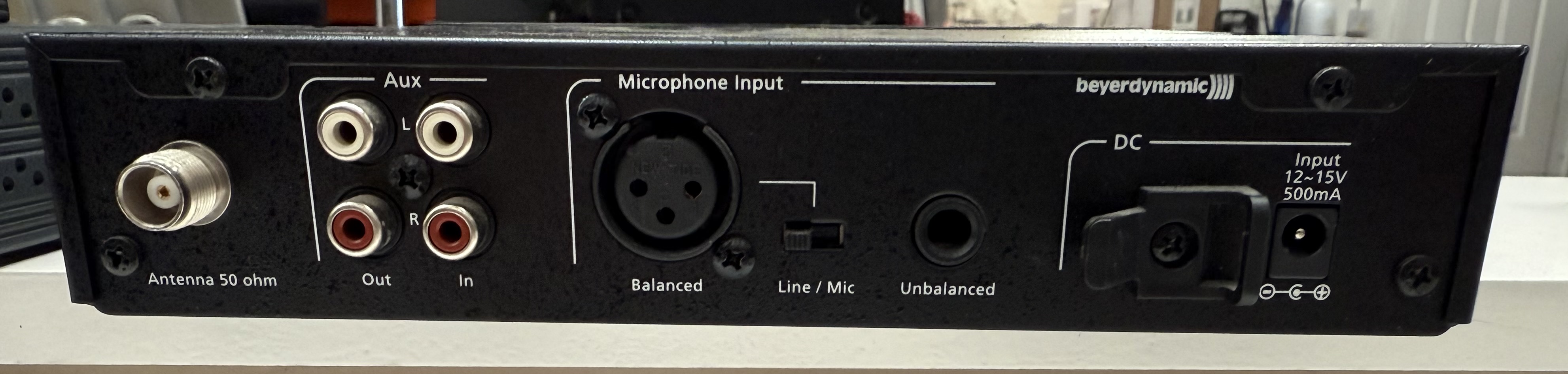 Rear connections of the Beyerdynamic Synexis TS2 transmitter