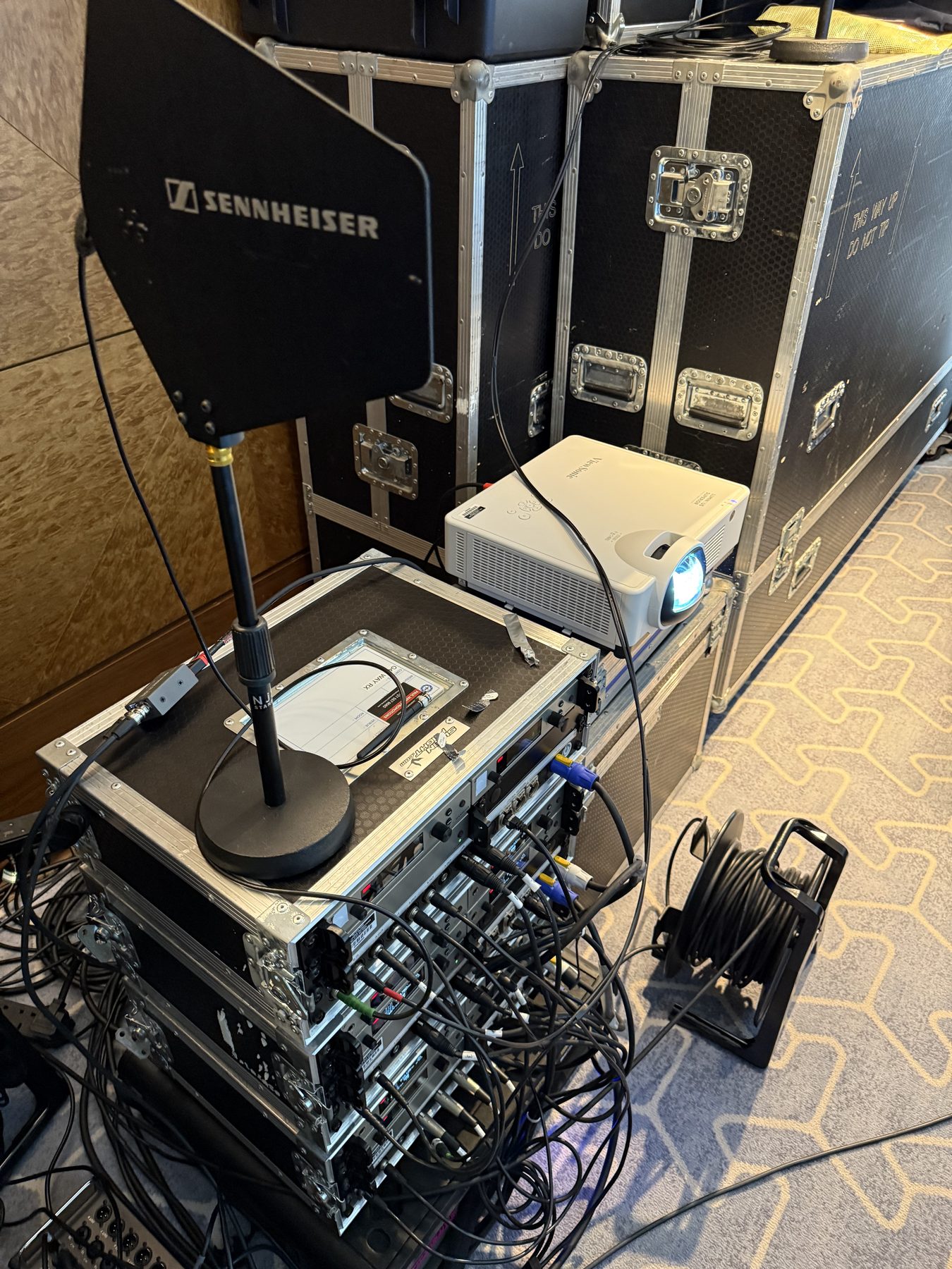 Sennheiser microphone antenna, projector and sound equipment for London conference hire