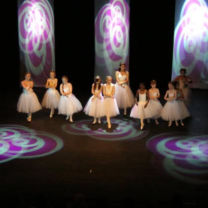 Stage performance with patterned gobo projection