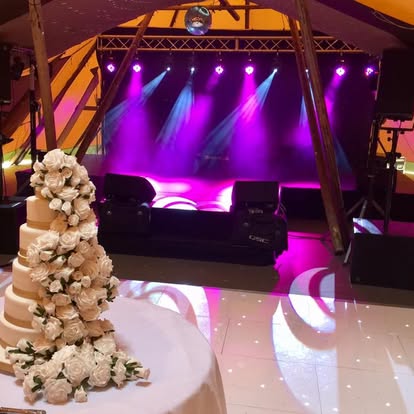 Stage wash lighting in a marquee style venue