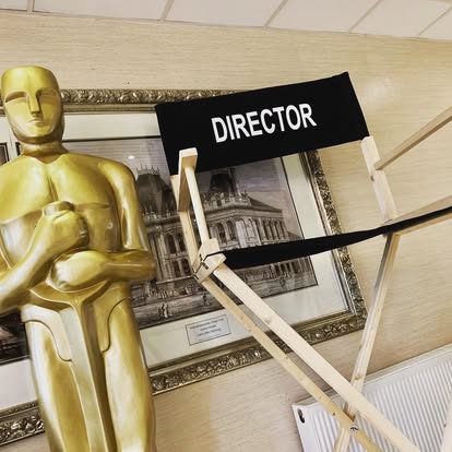 Oscar statue with director chair prop
