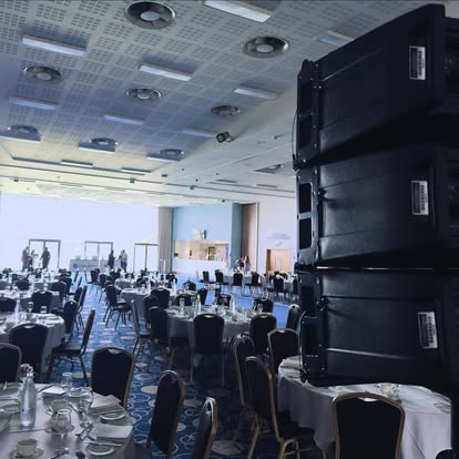 Line array system in a banqueting hall
