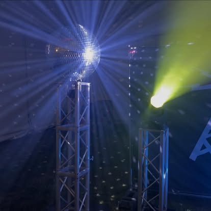 Mirror ball beam effect on truss stands